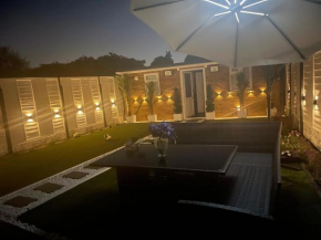 North Avenue Guest House Ltd, Heathrow Airport-Free Parking